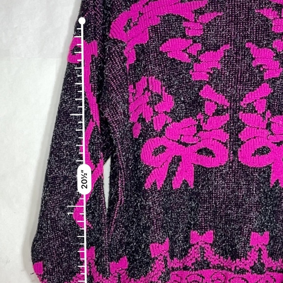 Vintage Black & Pink Knit Sweater 🔲🎀🖤 - Picture 4 of 8